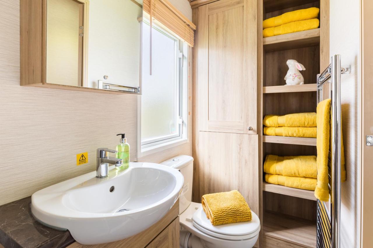 Cottontail Lodge - Hot Tub - Pet Friendly South Cerney Dış mekan fotoğraf