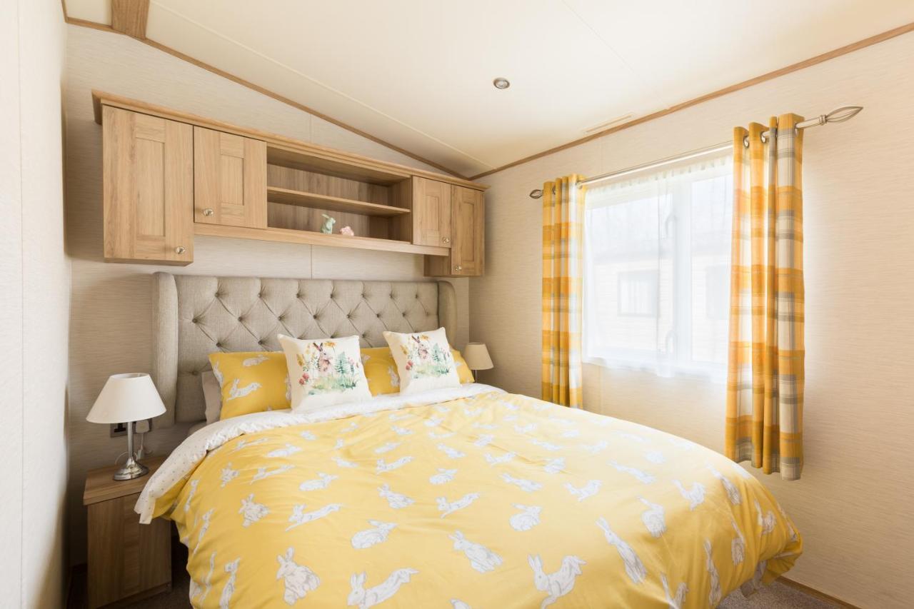 Cottontail Lodge - Hot Tub - Pet Friendly South Cerney Dış mekan fotoğraf