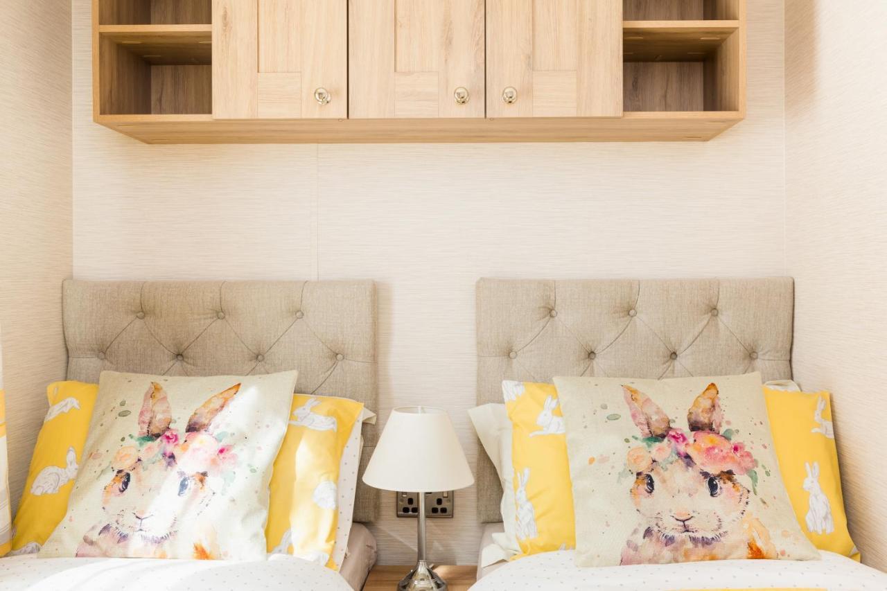 Cottontail Lodge - Hot Tub - Pet Friendly South Cerney Dış mekan fotoğraf