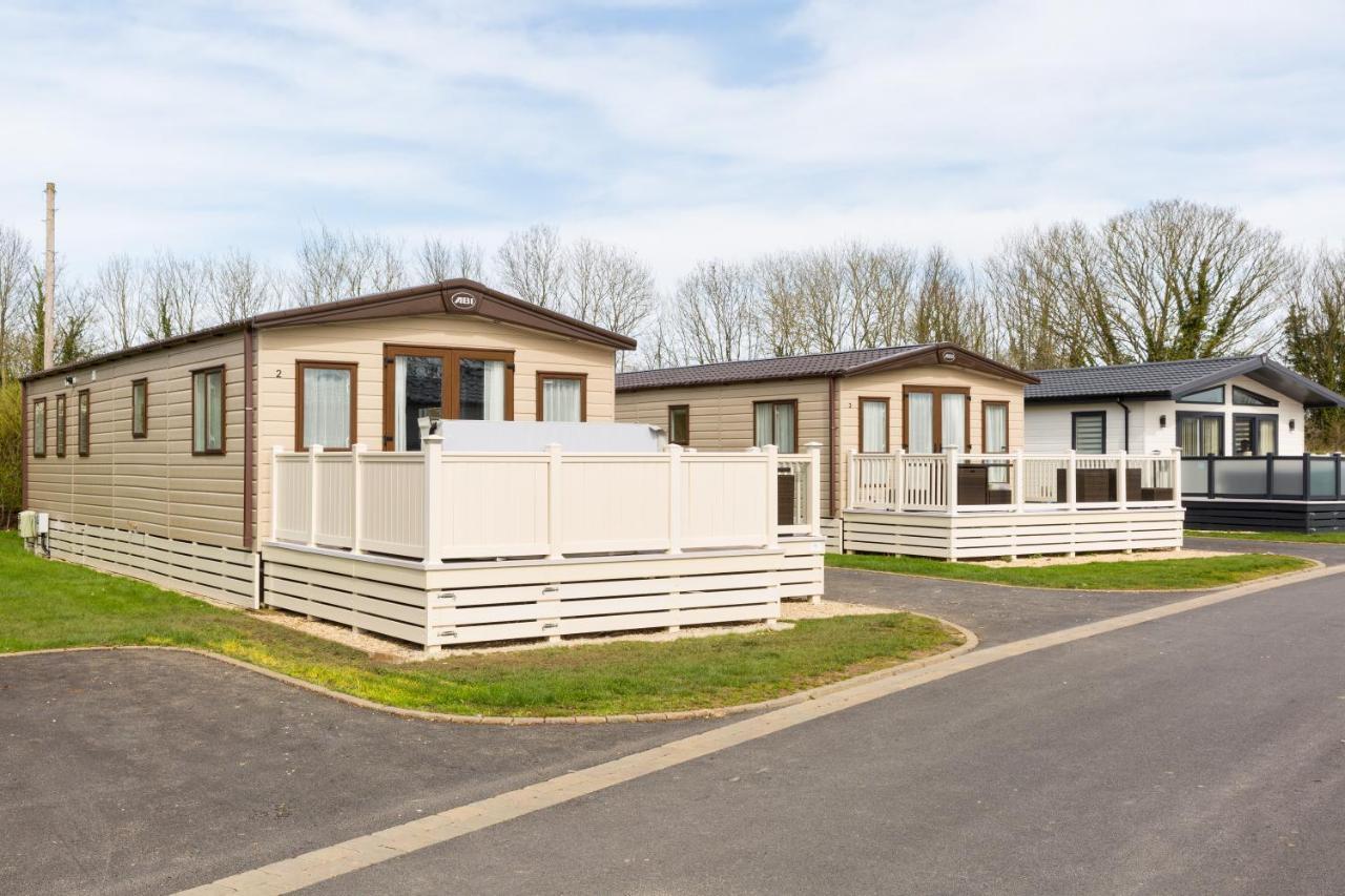 Cottontail Lodge - Hot Tub - Pet Friendly South Cerney Dış mekan fotoğraf