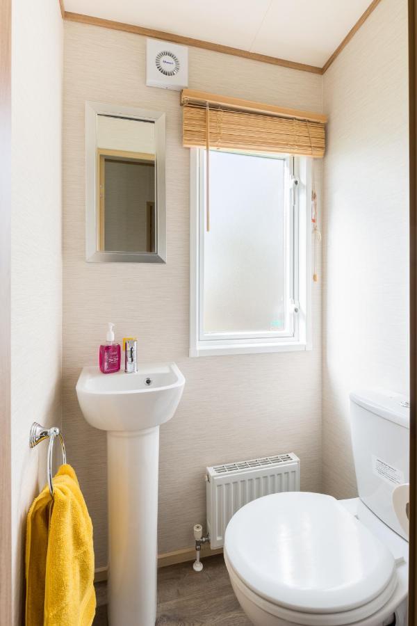 Cottontail Lodge - Hot Tub - Pet Friendly South Cerney Dış mekan fotoğraf