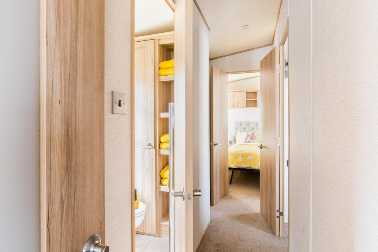 Cottontail Lodge - Hot Tub - Pet Friendly South Cerney Dış mekan fotoğraf