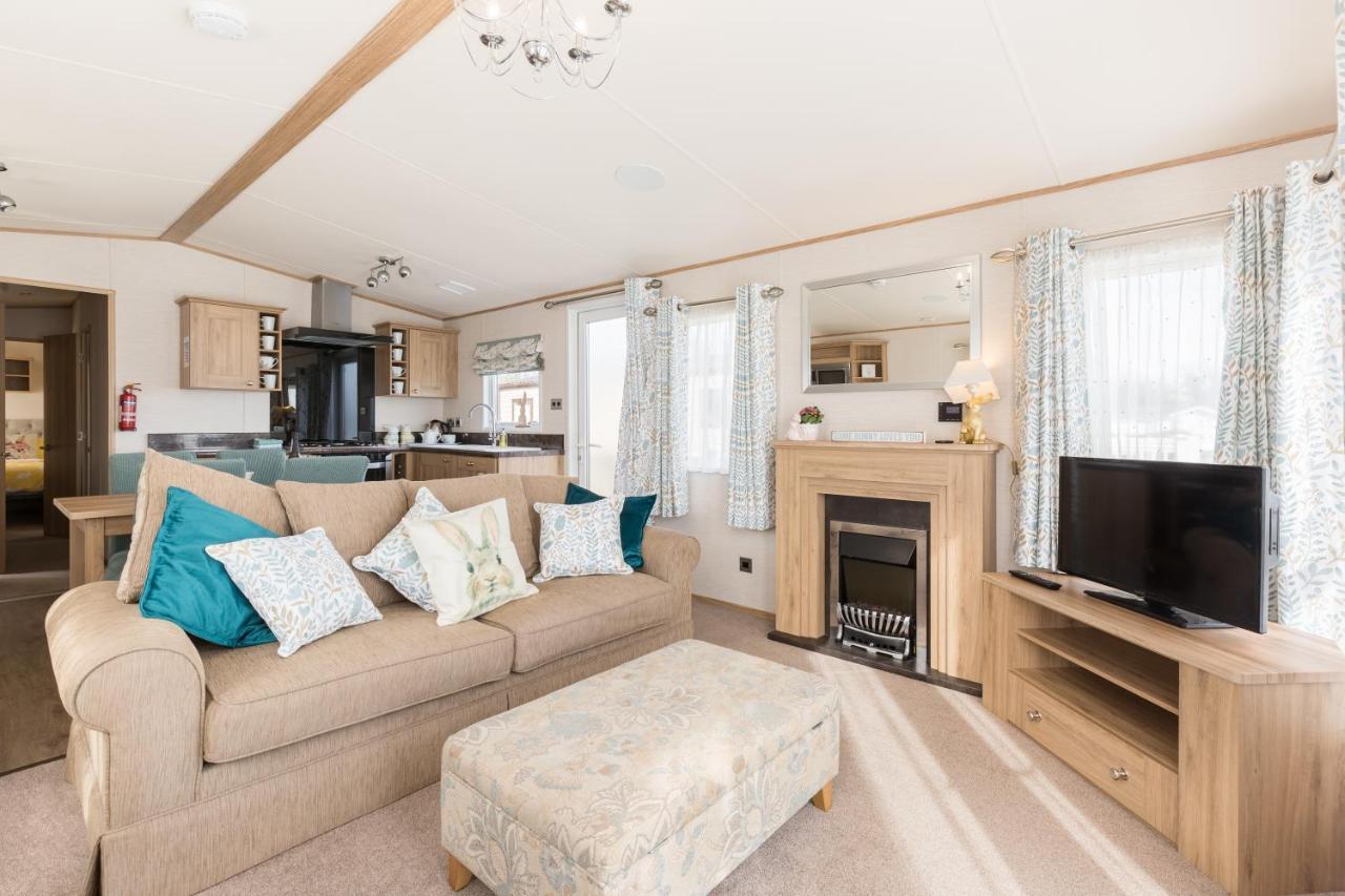 Cottontail Lodge - Hot Tub - Pet Friendly South Cerney Dış mekan fotoğraf