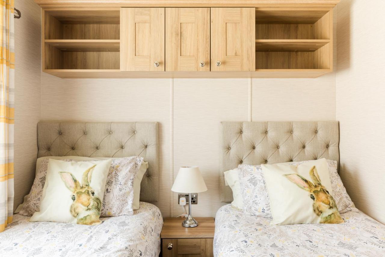 Cottontail Lodge - Hot Tub - Pet Friendly South Cerney Dış mekan fotoğraf