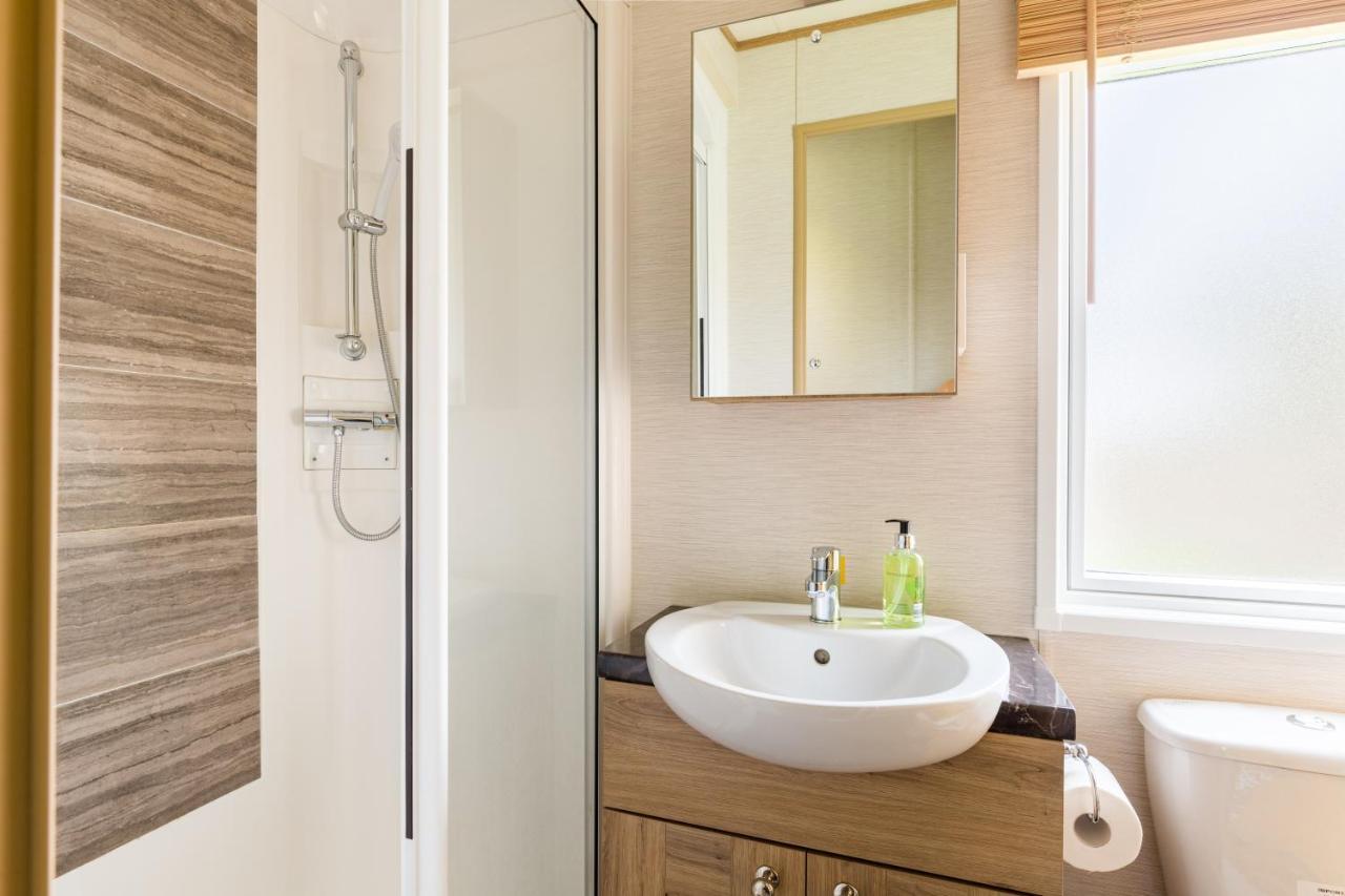 Cottontail Lodge - Hot Tub - Pet Friendly South Cerney Dış mekan fotoğraf
