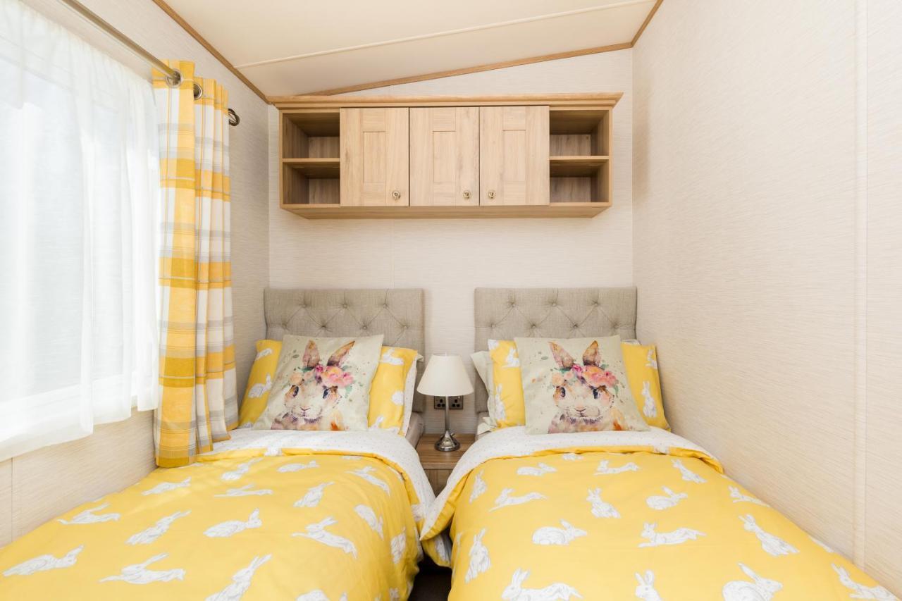Cottontail Lodge - Hot Tub - Pet Friendly South Cerney Dış mekan fotoğraf
