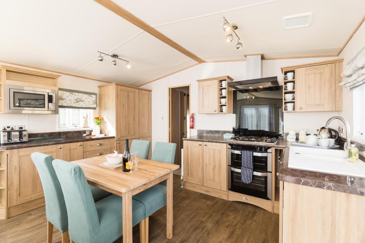 Cottontail Lodge - Hot Tub - Pet Friendly South Cerney Dış mekan fotoğraf