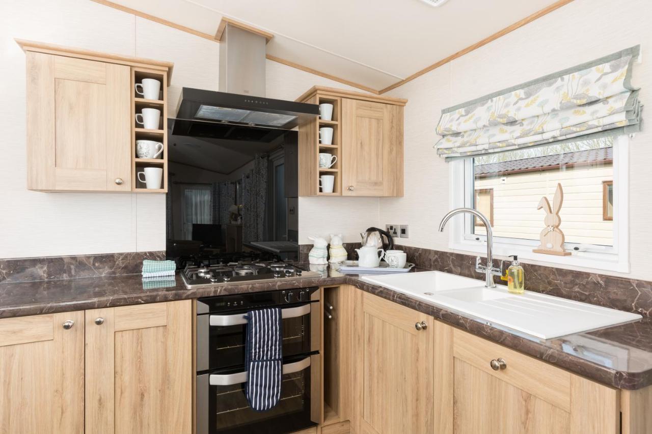 Cottontail Lodge - Hot Tub - Pet Friendly South Cerney Dış mekan fotoğraf