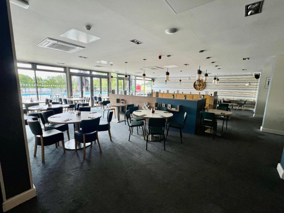 Cottontail Lodge - Hot Tub - Pet Friendly South Cerney Dış mekan fotoğraf