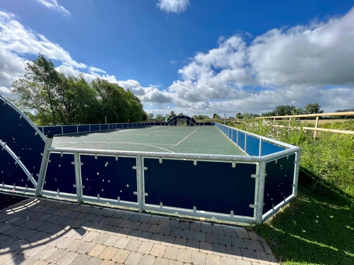 Cottontail Lodge - Hot Tub - Pet Friendly South Cerney Dış mekan fotoğraf